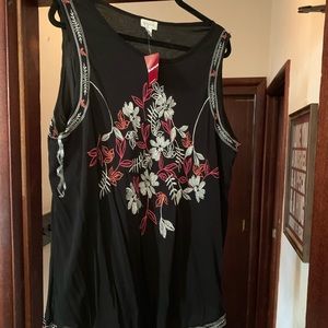 Avenue embroidered shell (NWT)